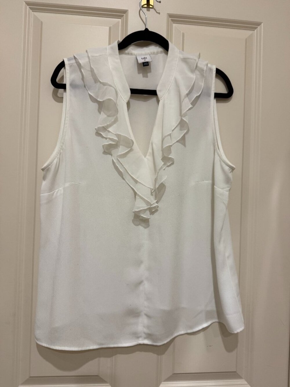 Cabi Blouse, White Ruffle, Sleeveless, Size XL, Runs Larger